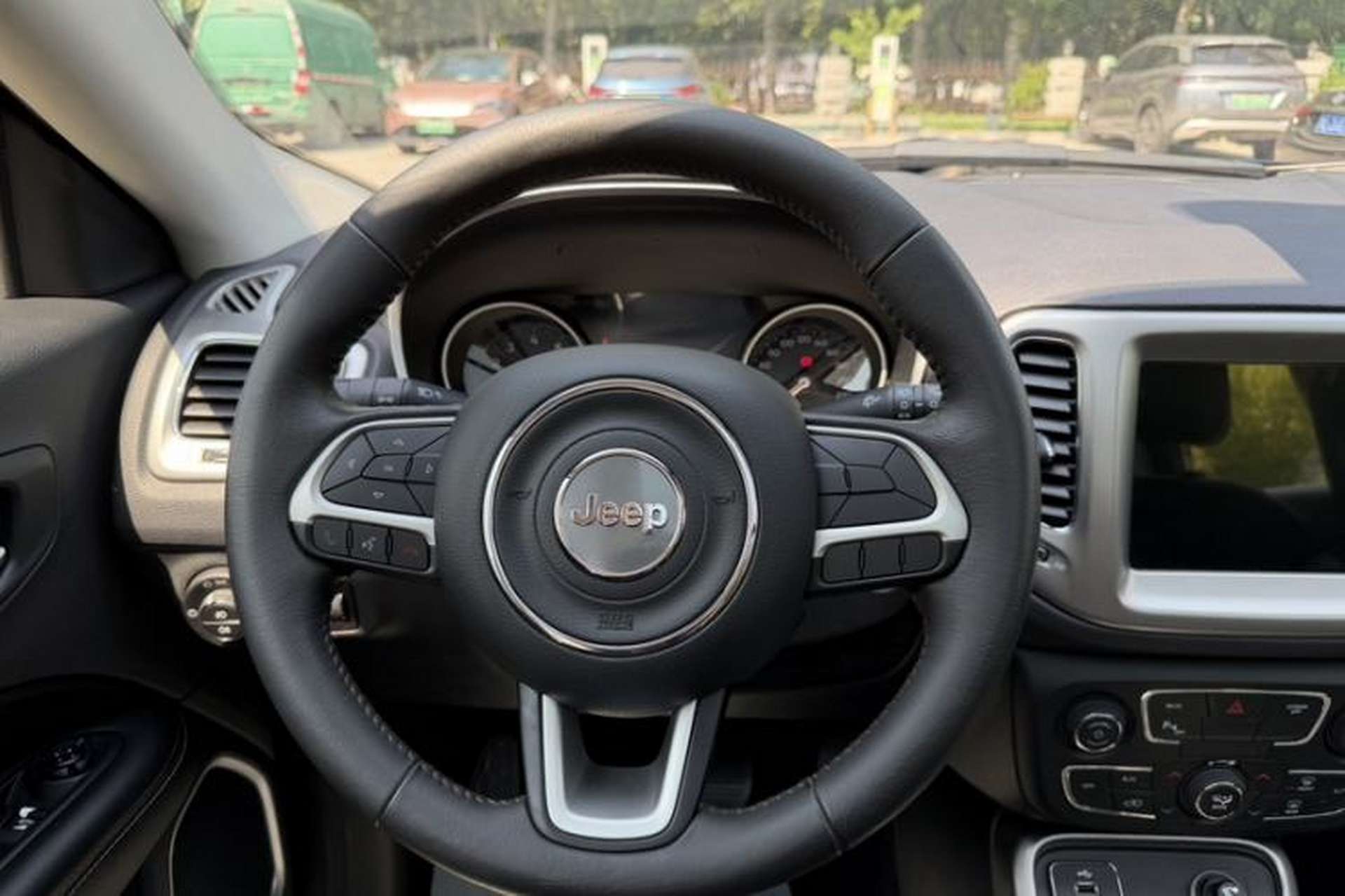 Used Jeep Compass 2017 200T Automatic Family Edition Steering Wheel