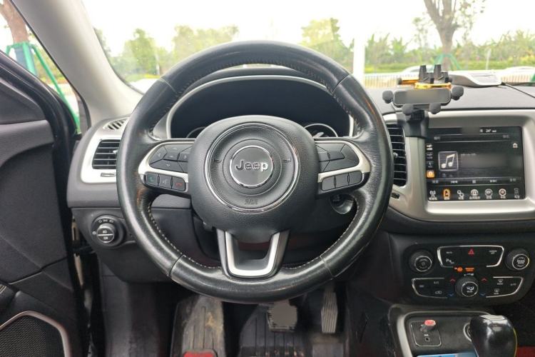 Used Jeep Compass 2017 200T Automatic Family Edition Steering Wheel