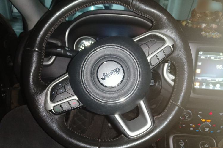 Used Jeep Compass 2017 200T Automatic Family Edition Steering Wheel