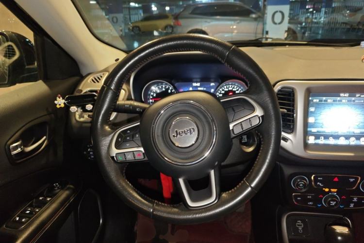 Used Jeep Compass 2017 200T Automatic Family Edition Steering Wheel