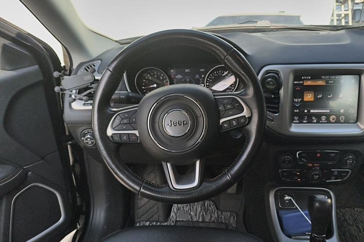Used Jeep Compass 2017 200T Automatic Family Edition Steering Wheel