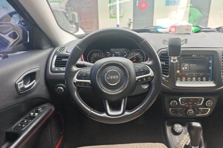Used Jeep Compass 2017 200TS Automatic High-Performance All-Wheel Drive Edition Steering Wheel