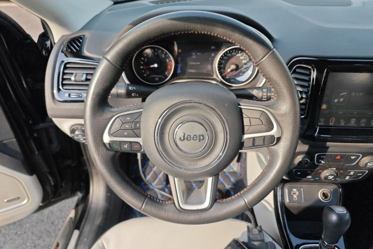 Used Jeep Compass 2017 200T Automatic Prestige Edition Steering Wheel