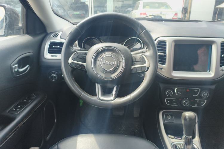 Used Jeep Compass 2017 200T Automatic Family Edition Steering Wheel
