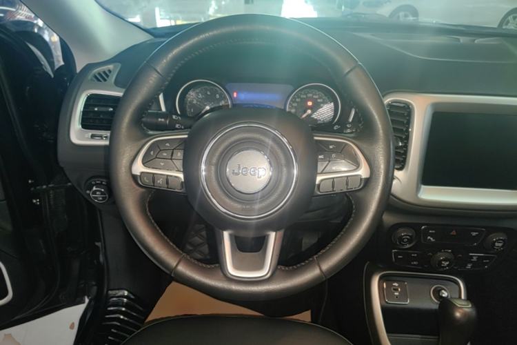 Used Jeep Compass 2017 200T Automatic Family Edition Steering Wheel