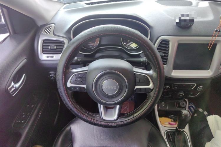 Used Jeep Compass 2017 200T Automatic Family Edition Steering Wheel