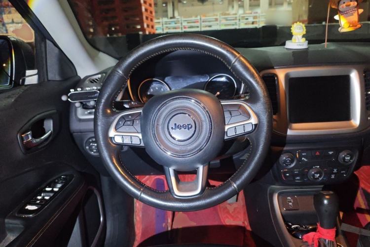 Used Jeep Compass 2017 200T Automatic Family Edition Steering Wheel