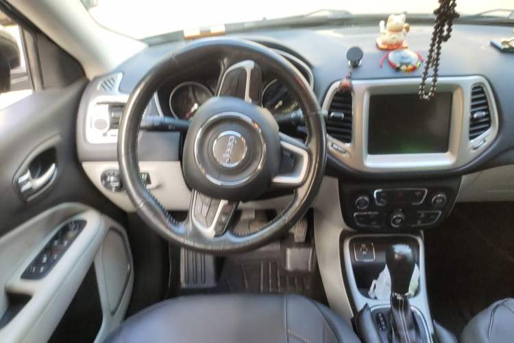 Used Jeep Compass 2017 200T Automatic Family Edition Steering Wheel