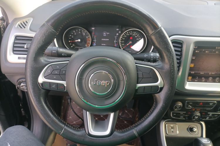Used Jeep Compass 2017 200T Automatic Family Edition Steering Wheel