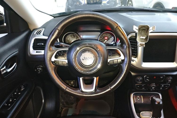 Used Jeep Compass 2017 200T Automatic Family Edition Steering Wheel