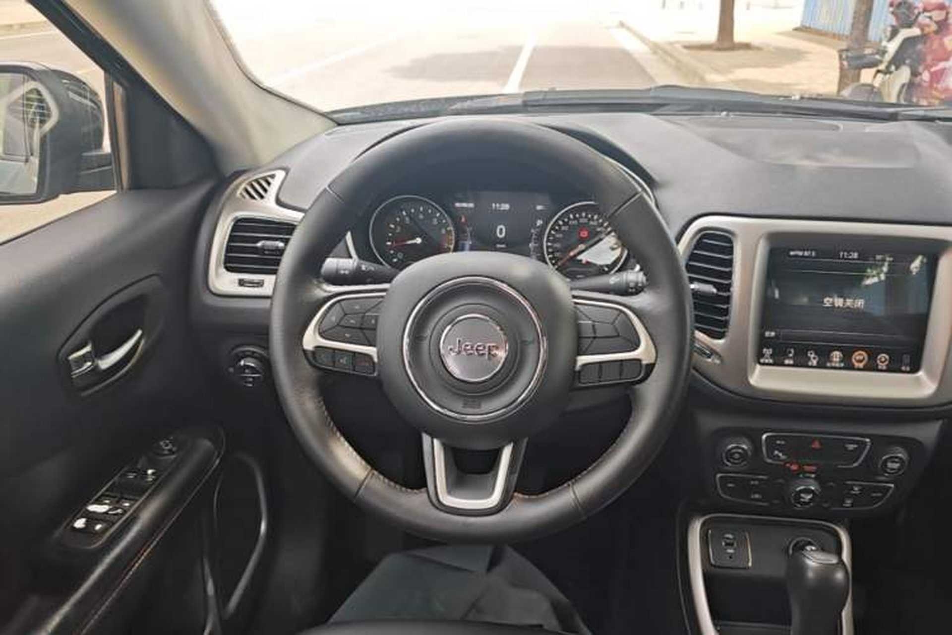 Used Jeep Compass 2017 200T Automatic Family Edition Steering Wheel