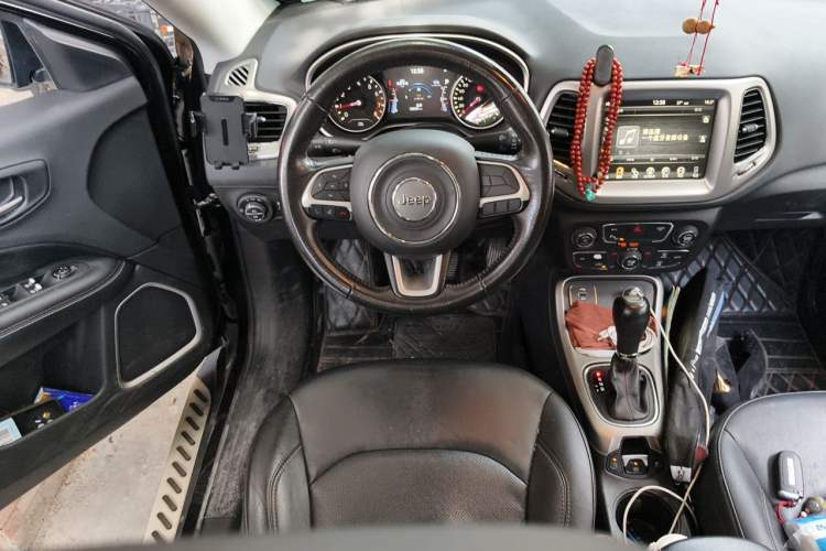 Used Jeep Compass 2017 200T Automatic Family Edition Steering Wheel