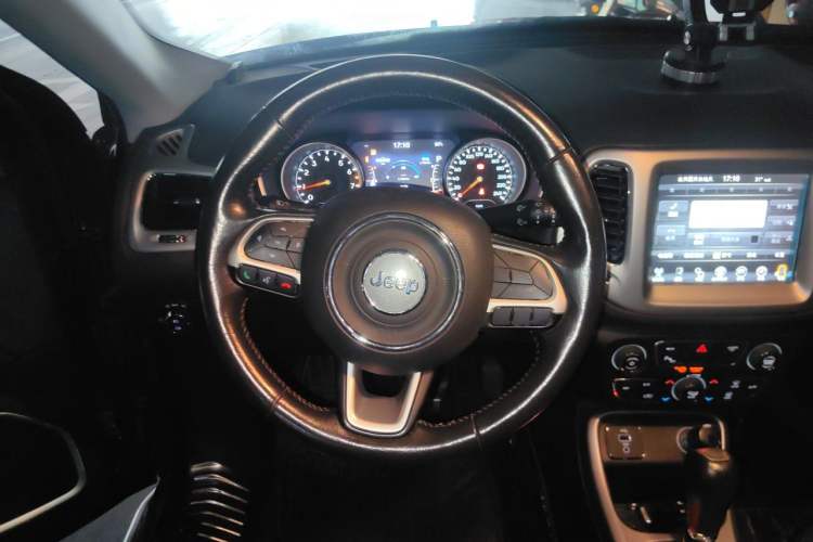 Used Jeep Compass 2017 200T Automatic Family Edition Steering Wheel