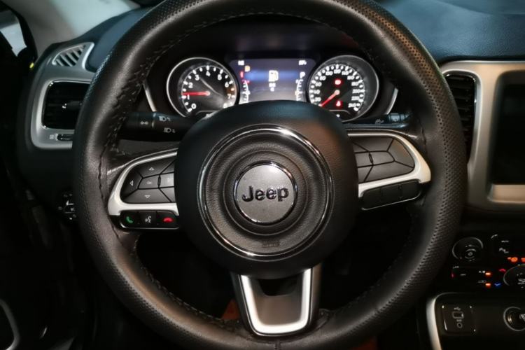 Used Jeep Compass 2017 200T Automatic Family Edition Steering Wheel