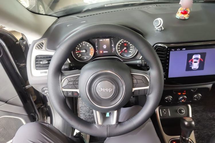 Used Jeep Compass 2017 200T Automatic Comfort Edition Steering Wheel