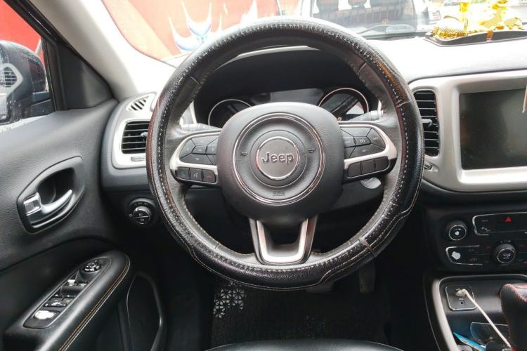 Used Jeep Compass 2017 200T Automatic Family Edition Steering Wheel