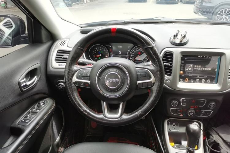 Used Jeep Compass 2017 200T Automatic Family Edition Steering Wheel