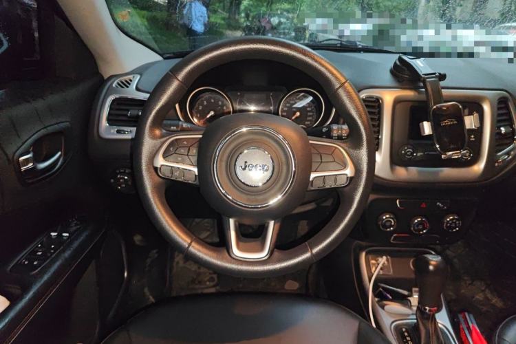 Used Jeep Compass 2017 200T Automatic Comfort Edition Steering Wheel