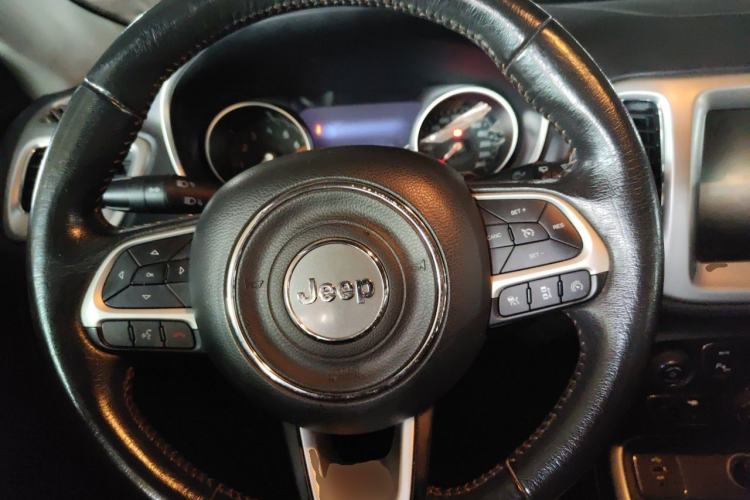 Used Jeep Compass 2017 200T Automatic Family Edition Steering Wheel