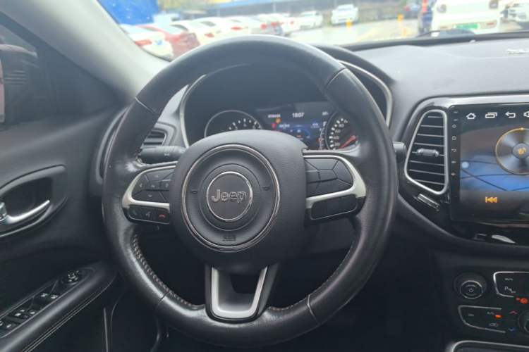 Used Jeep Compass 2017 200T Automatic Family Edition Steering Wheel