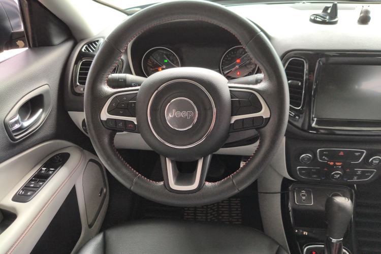 Used Jeep Compass 2017 200T Automatic Prestige Edition Steering Wheel