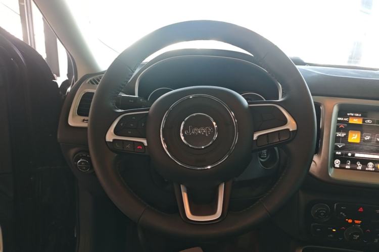 Used Jeep Compass 2017 200T Automatic Family Edition Steering Wheel