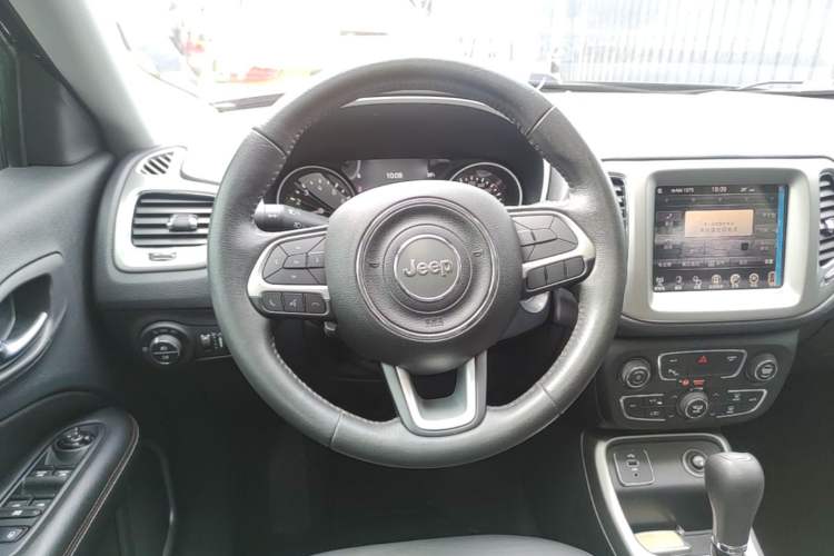 Used Jeep Compass 2017 200T Automatic Family Edition Steering Wheel