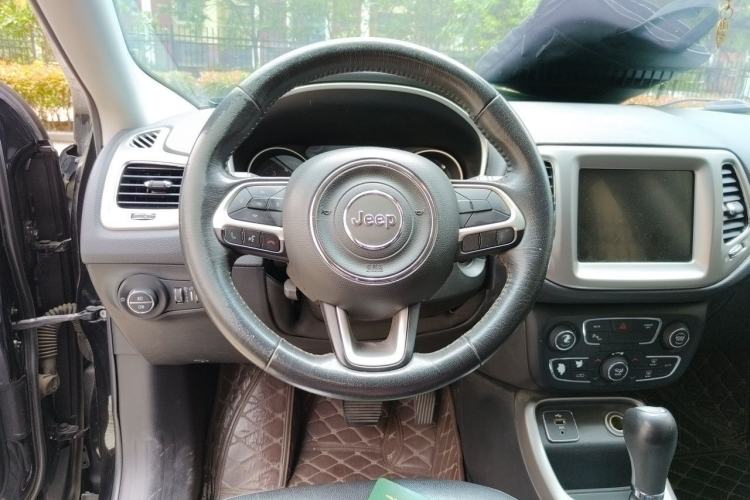 Used Jeep Compass 2017 200T Automatic Family Edition Steering Wheel