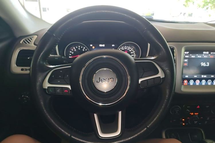 Used Jeep Compass 2017 200T Automatic Family Edition Steering Wheel