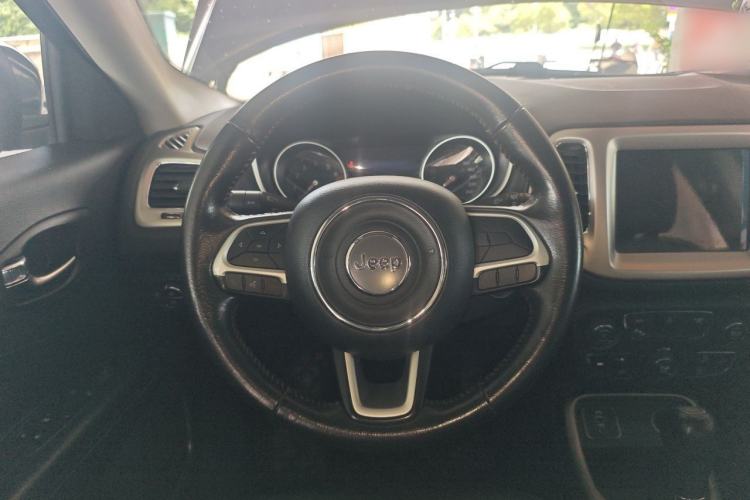 Used Jeep Compass 2017 200T Automatic Family Edition Steering Wheel