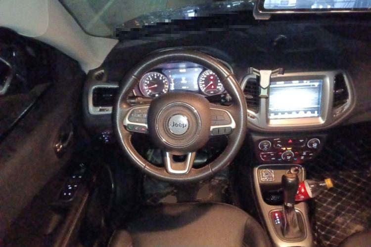 Used Jeep Compass 2017 200T Automatic Family Edition Steering Wheel