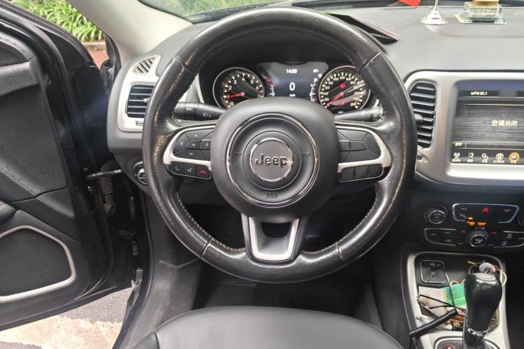 Used Jeep Compass 2017 200T Automatic Family Edition Steering Wheel