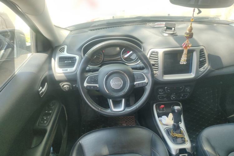 Used Jeep Compass 2017 200T Automatic Family Edition Steering Wheel