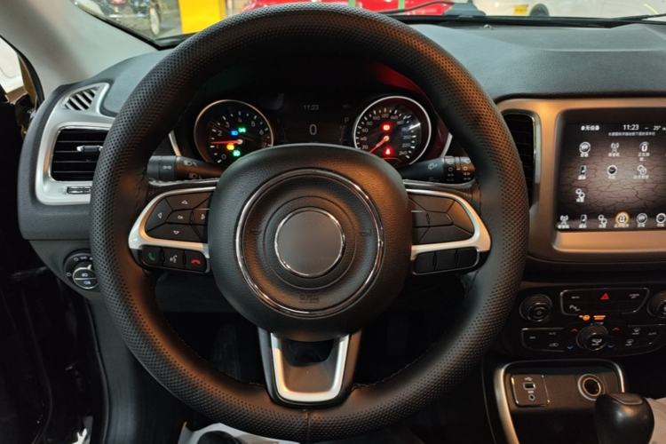 Used Jeep Compass 2017 200T Automatic Family Edition Steering Wheel