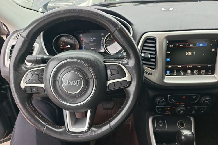 Used Jeep Compass 2017 200T Automatic Family Edition Steering Wheel