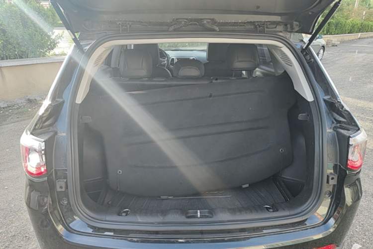 Used Jeep Compass 2017 200T Automatic Family Edition Trunk