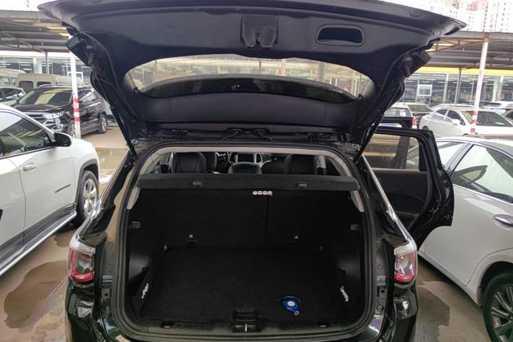 Used Jeep Compass 2017 200T Automatic Family Edition Trunk