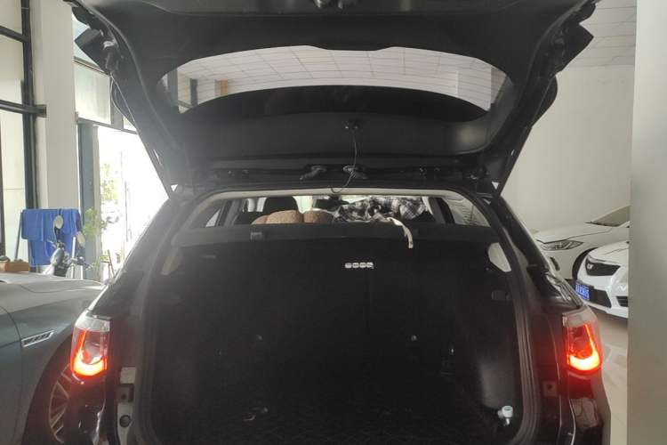 Used Jeep Compass 2017 200T Automatic Family Edition Trunk