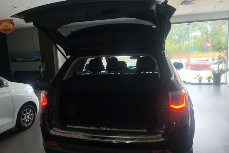Used Jeep Compass 2017 200T Automatic Family Edition Trunk