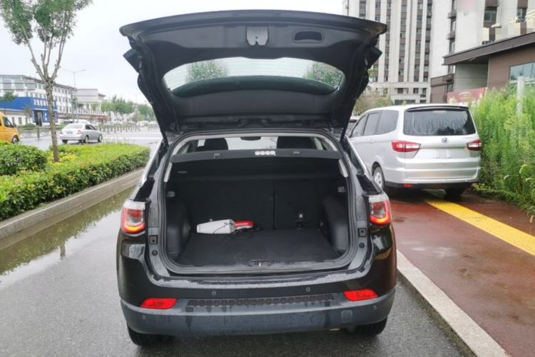 Used Jeep Compass 2017 200T Automatic Comfort Edition Trunk