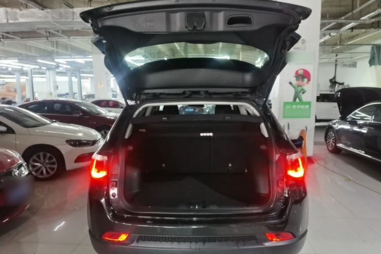 Used Jeep Compass 2017 200T Automatic Family Edition Trunk
