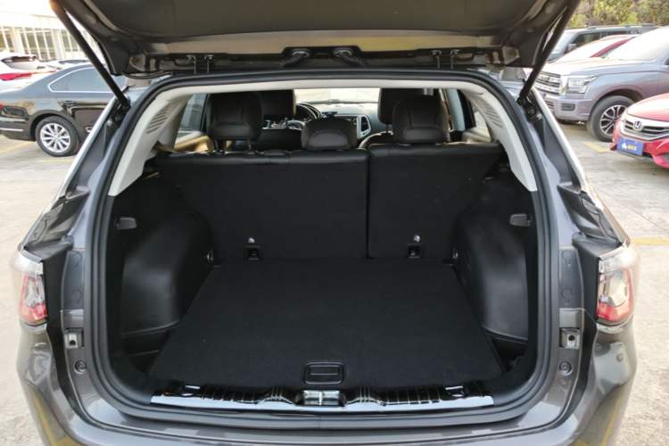 Used Jeep Compass 2017 200T Automatic Family Edition Trunk