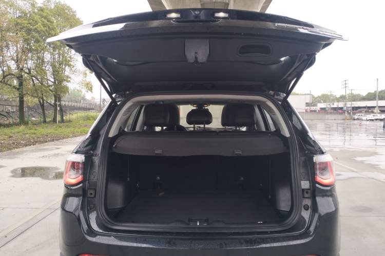 Used Jeep Compass 2017 200T Automatic Family Edition Trunk