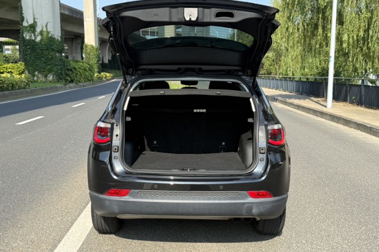 Used Jeep Compass 2017 200T Automatic Family Edition Trunk