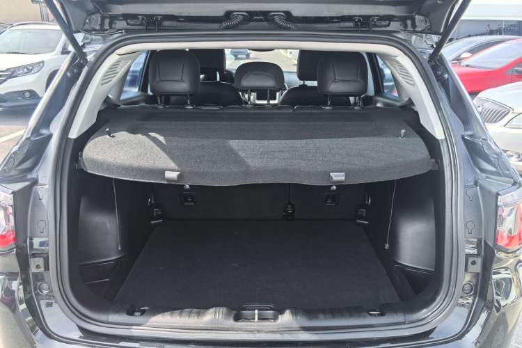 Used Jeep Compass 2017 200T Automatic Family Edition Trunk