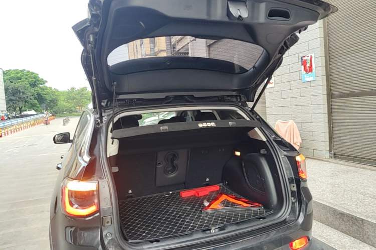Used Jeep Compass 2017 200T Automatic Prestige Edition Trunk