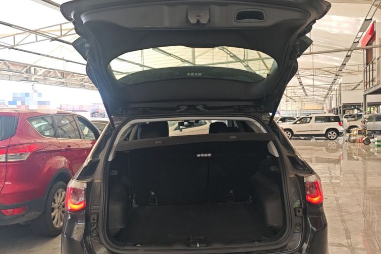 Used Jeep Compass 2017 200T Automatic Family Edition Trunk