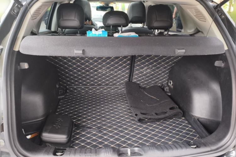 Used Jeep Compass 2017 200T Automatic Enjoyment Version Trunk