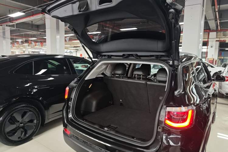 Used Jeep Compass 2017 200T Automatic Family Edition Trunk