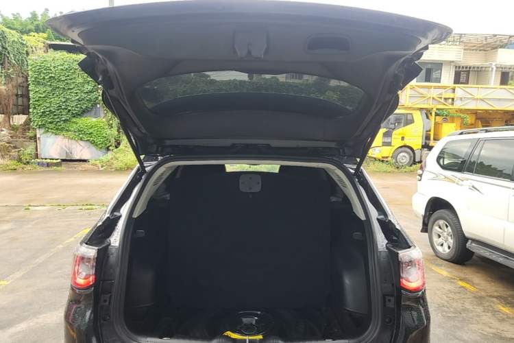 Used Jeep Compass 2017 200T Automatic Family Edition Trunk
